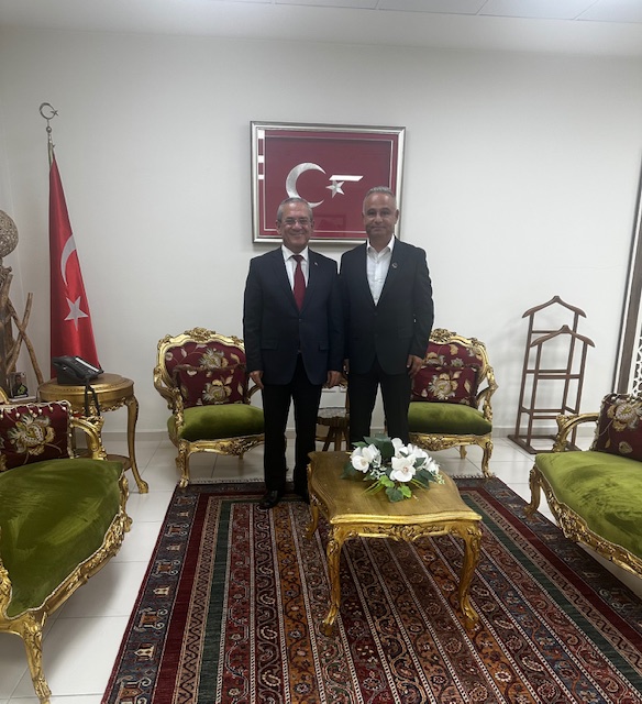 Kaymakamımız Sayın Mehmet ERİŞ, Büyük Birlik Partisi Menteşe İlçe Başkanı Ali ÇAKIR'ı makamında ağırladı.