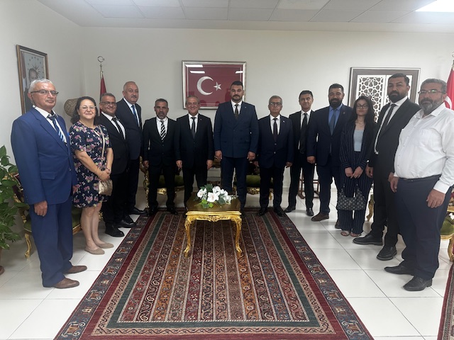 Mhp Menteşe İlçe Başkanı Kadir TÜRK ve beraberindeki ilçe yönetim kurulu, Kaymakamımız Sayın Mehmet ERİŞ'i ziyaret etti.