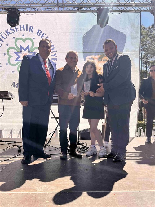 KAYMAKAMIMIZ SAYIN MEHMET ERİŞ, KIŞLA PARKINDA DÜZENLENEN DÜNYA ROMANLAR GÜNÜ ETKİNLİĞİNE KATILDI.