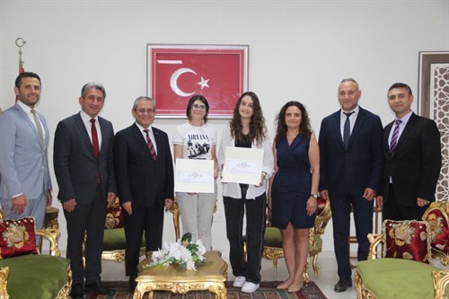 MENTEŞE YKS 2023 TÜRKİYE DERECESİ YAPAN ÖĞRENCİLERİMİZ ÖDÜLLENDİRİLDİ