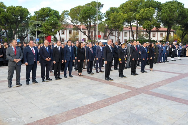 Türkiye Cumhuriyeti’nin kurucusu Büyük Önder Gazi Mustafa Kemal Atatürk, ebediyete irtihalinin 86. yıldönümünde minnet, saygı ve özlemle anıldı.