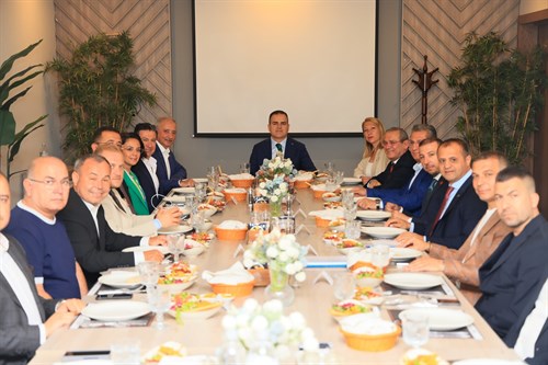 Kaymakamımız Sayın Mehmet ERİŞ, Muğlaspor Başkanı Menaf KIYANÇ ve yönetim kurulu üyeleri ile Muğlaspor gündemiyle bir araya geldi.